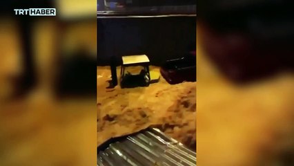 Borçka'da sağanak: Dere taştı, araçlar su altında kaldı