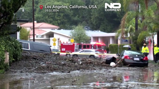 مشهد يحبس الأنفاس.. إنقاذ رجل حاصرته السيول في كاليفورنيا