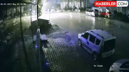 Antakya'da deprem anı güvenlik kamerasında