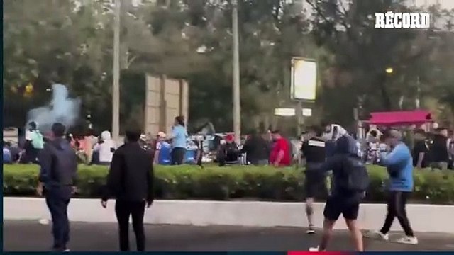 Aficionados de Rayados y Comunicaciones FC, PROTAGONIZAN BRONCA