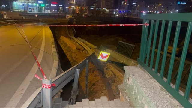 Bursa'da hafriyat kazısı sırasında yol çöktü