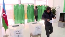 Azerbaycan'da erken cumhurbaşkanı seçimi için oy verme işlemi başladı