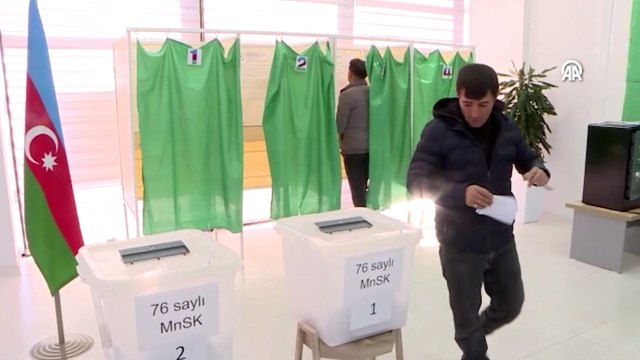 Azerbaycan'da erken cumhurbaşkanı seçimi için oy verme işlemi başladı