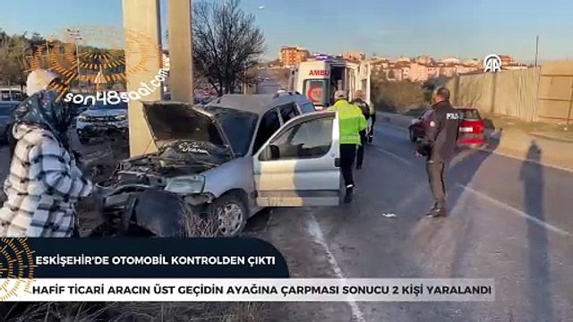 Üst geçidin ayağına çarpan araçtaki 2 kişi yaralandı