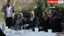 İzmir Büyükşehir Belediye Başkanı Tunç Soyer, Osmaniye'de depremzedelerle buluştu