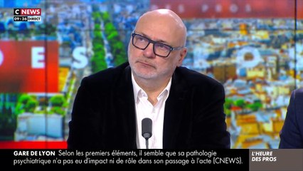 Pascal Praud dénonce le journal "Libération" qui ne consacre pas une ligne ce matin à l’hommage de la France aux victimes du Hamas: "C’est une honte ! Avant, c’était un grand journal" - Regardez