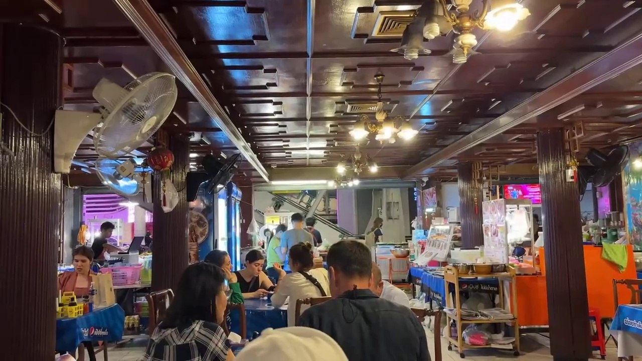 Exploring Bangkok's Top luxury shopping malls, Best Thai street food , Delicious desserts & pastries