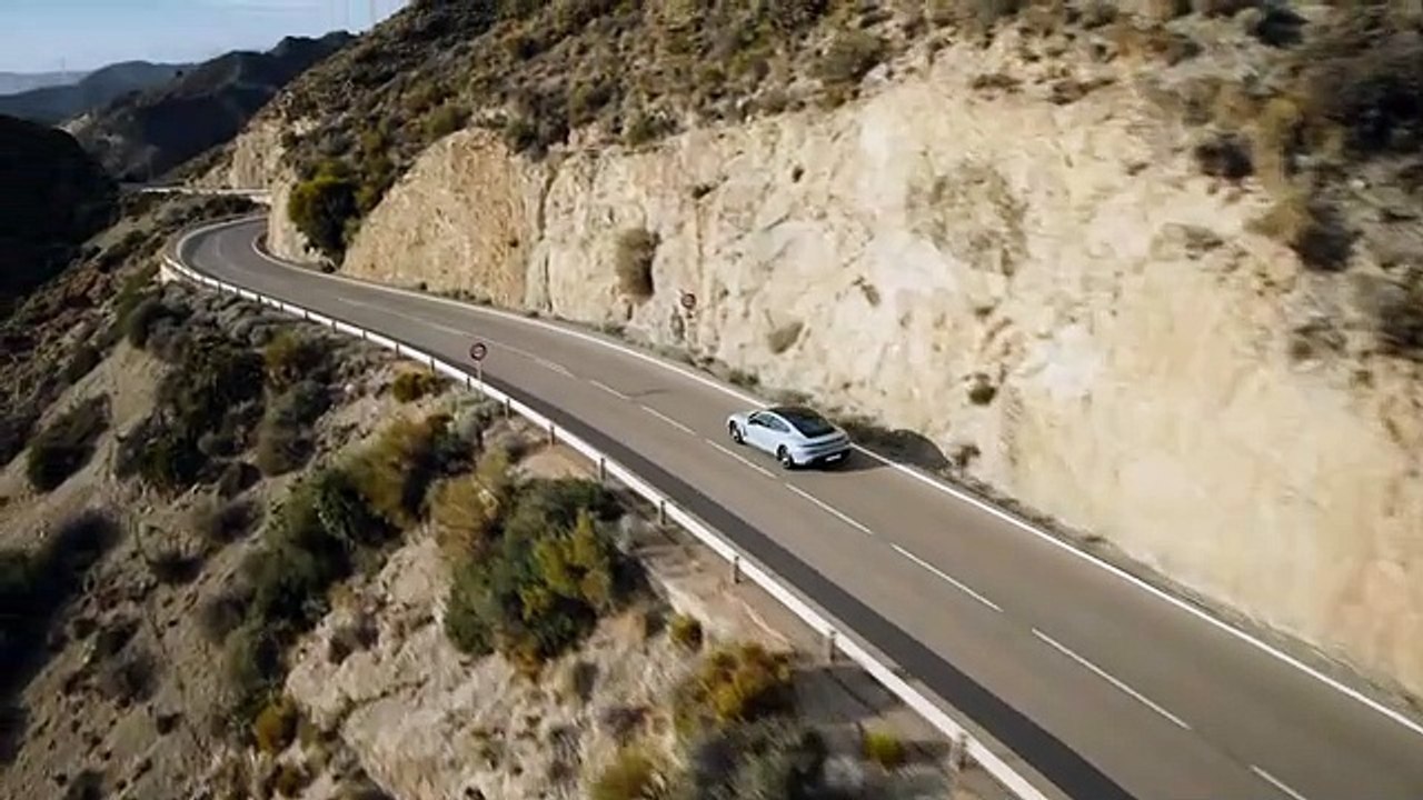 Nouveau Porsche Taycan restylée 2024 : plus de tout !