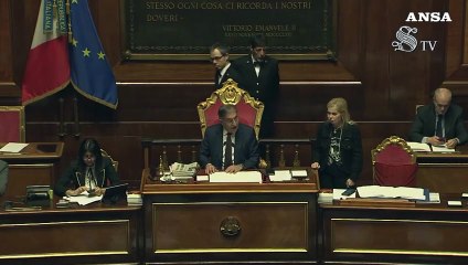 La Russa: "Un abbraccio a Liliana Segre". Senatori in piedi applaudono