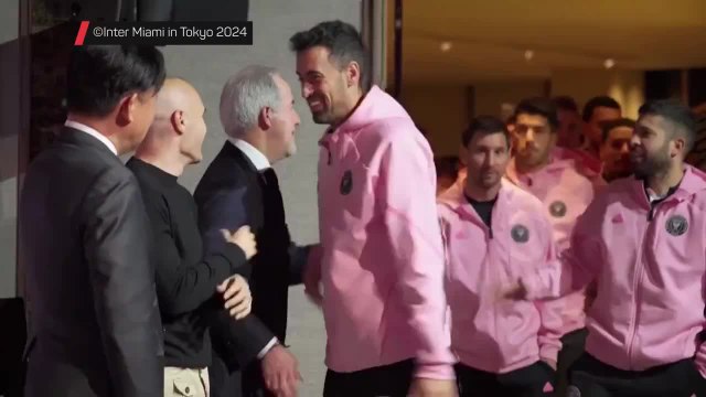 El reencuentro de Iniesta con Messi, Suárez, Jordi Alba y Busquets en Japón