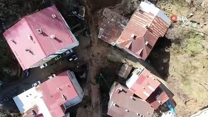 Artvin’de sel felaketi! Yamaçtan kopan topraklar evlerin içerisine doldu