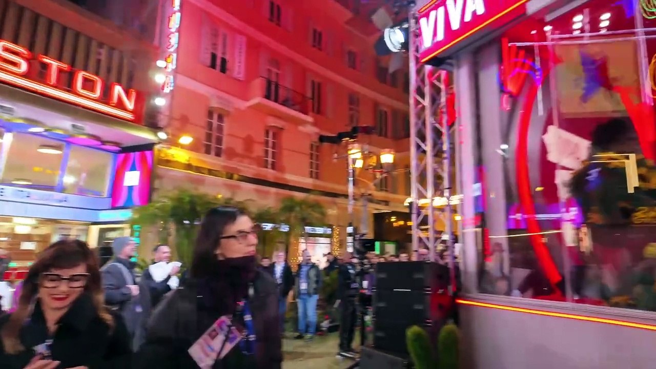 Nel bakstage dell'Aristonello, Fiorello con la parrucca e la partita di tennis con Mengoni