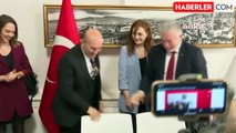 İzmir Büyükşehir Belediye Başkanı Tunç Soyer, İESOB Uygulamalı Eğitim Oteli'nin ruhsat sorununu çözdü