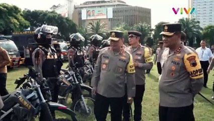 Komjen Fadil Cubit Gemas Pipi Anak Buah: Jangan Galak-galak