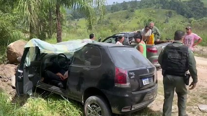 Idoso fica ferido ao bater carro contra pedra em Campo Largo