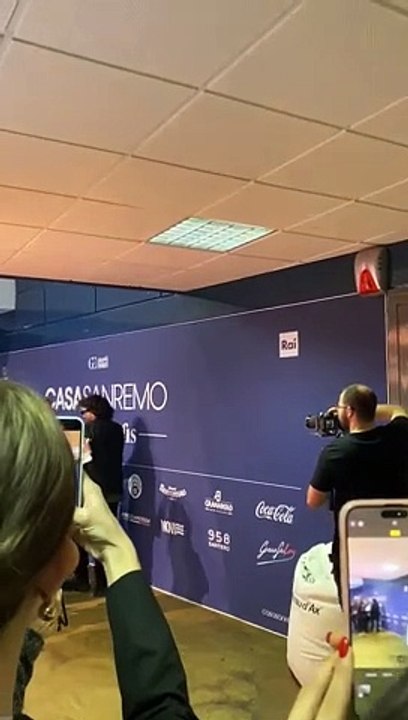 Renga e Nek, bagno di folla a Casa Sanremo