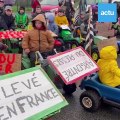 Manifestation de tracteurs à pédales à Lactalis à Vitré