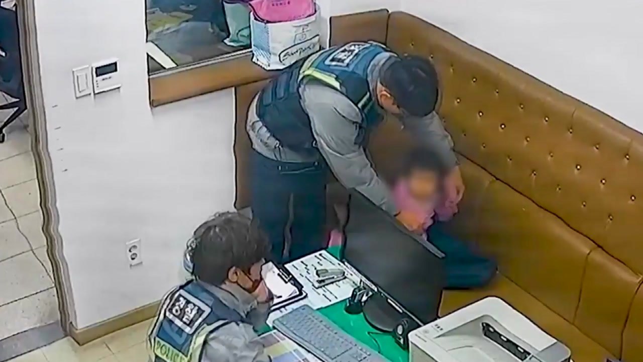추운 새벽에 홀로 배회한 3살 아이...경찰이 구조 / YTN