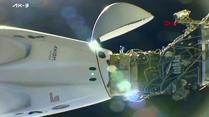 Astronot Gezeravcı'yı taşıyan Dragon kapsülü Uzay İstasyonu'ndan ayrıldı