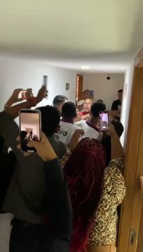 Sessão na Câmara de Lauro de Freitas é marcada por chutes e puxão de cabelo; vereadora registra ocorrência