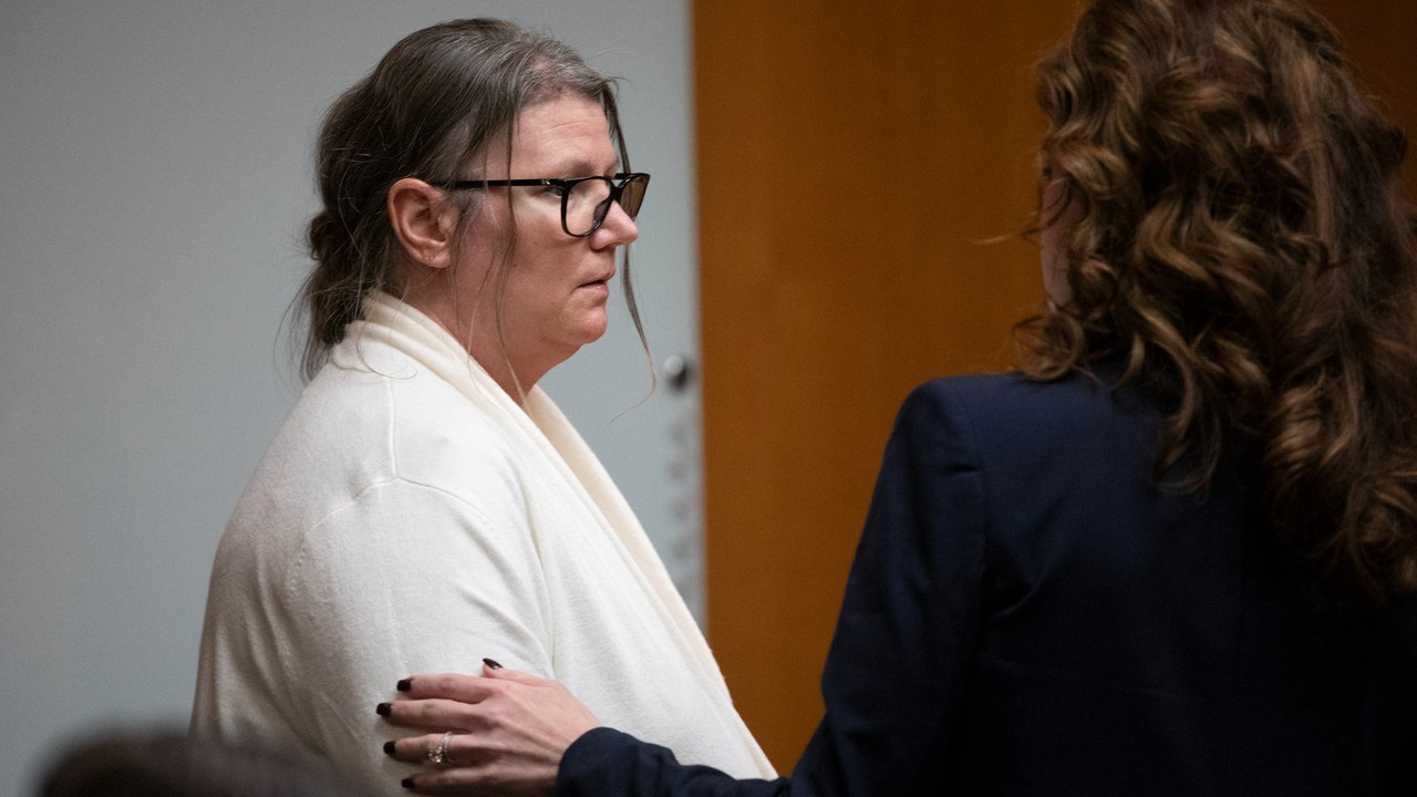 États-Unis : une mère condamnée après avoir offert une arme à son fils auteur d'une tuerie