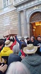 Protesta dels pagesos davant del Palau de la Generalitat