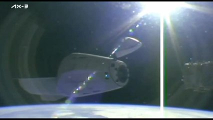 Spazio, la navetta Crew Dragon "Freedom" con Villadei si è sganciata dall'Iss