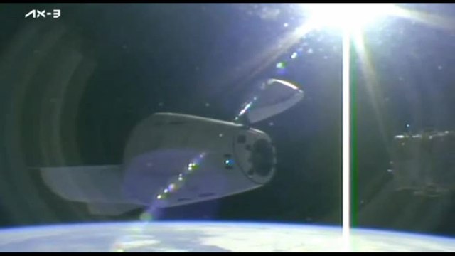 Spazio, la navetta Crew Dragon Freedom con Villadei si è sganciata dall'Iss