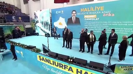 AKP'nin aday tanıtım toplantısında dikkat çeken anlar: AKP'li adaylar MHP'li adayı aralarına almadı