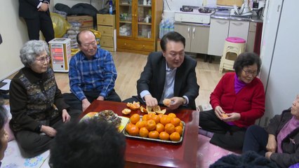 尹, 설 앞두고 '미등록 경로당' 찾아 "난방비 지원" / YTN