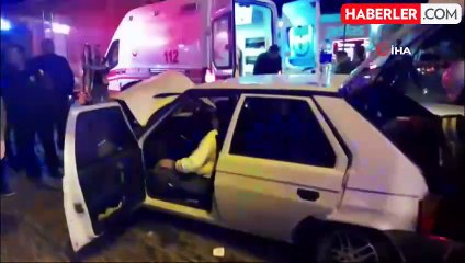 Download Video: Konya'da otomobil ile hafif ticari araç çarpıştı: 5 yaralı