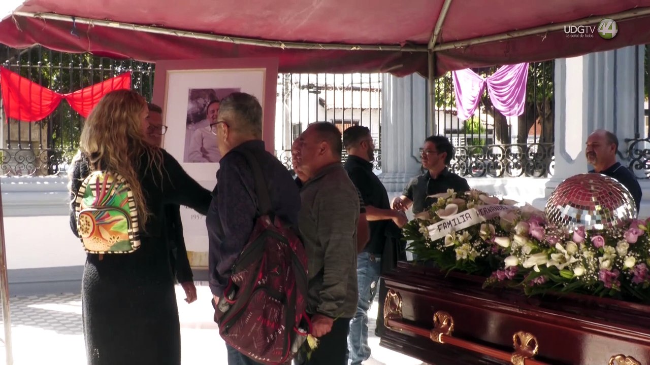 La familia del Monica's le da el último adiós a Efraín Santacruz, su legendario fundador