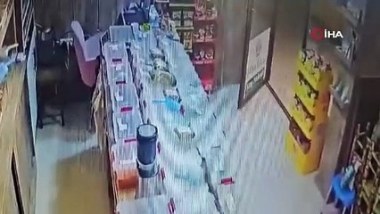 Tanımadığı şahıs tarafından bıçaklanan genç hastaneye kaldırıldı