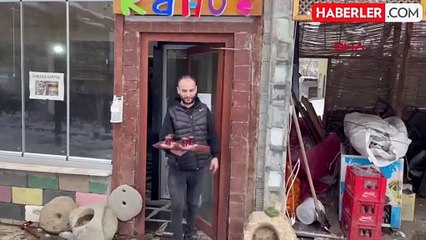 Muş'ta Kardan Kahvehanede Çay ve Kahve Keyfi