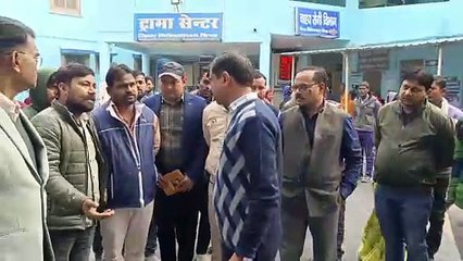 जिला अस्पताल परिसर में निजी एंबुलेंस-भिण्ड