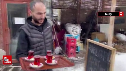 Muş'ta kardan kıraathane açtılar