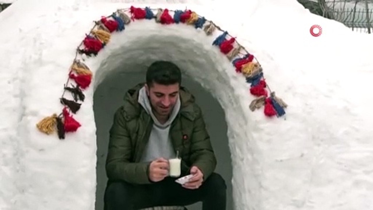 Kar yağışını fırsata çevirdi! Türkiye'nin ilk iglo kahvehanesine büyük ilgi