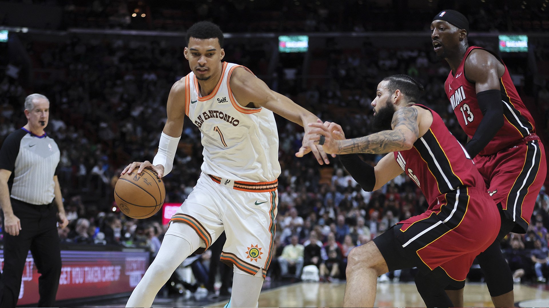NBA : Wembanyama ne peut rien faire face au Heat de Jimmy Butler à ...