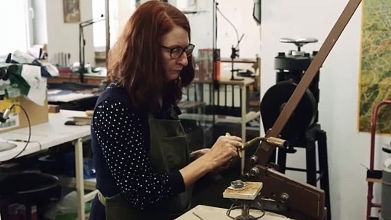 Hunter from Elswhere – Eine Reise mit Helen Britton Trailer OmdU