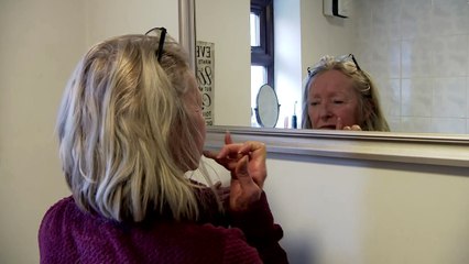 Woman describes pulling out 12 of her own teeth with plyers