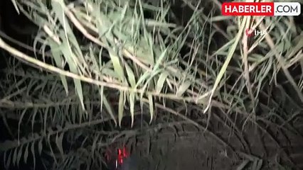 Alkollü sürücünün kanala uçtuğu motosiklet halatla çıkarıldı