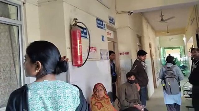 कलक्टर पहुंची अस्पताल, नदारद मिले चिकित्सक व कार्मिक