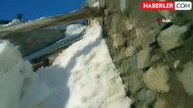 Van'da kar esareti: Ev ve ahır kar kütlesiyle kapandı, hayvanlar mahsur kaldı