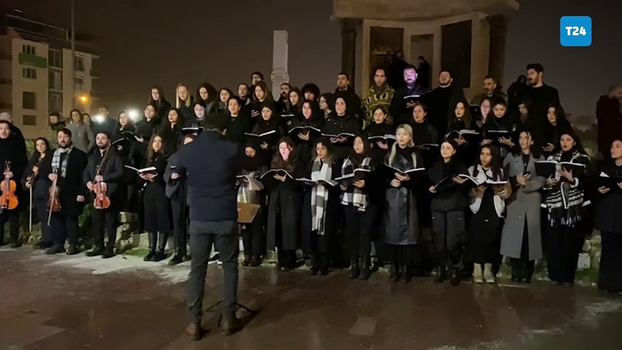 Depremin birinci yıl dönümünde Antakya Medeniyetler Korosu...