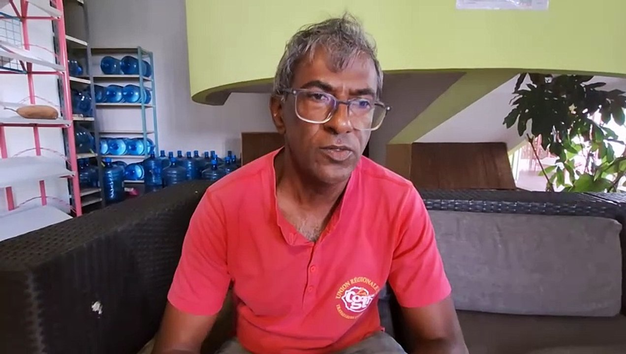 Serge Latchoumanin (intersyndicale FO - CFDT - CGTR) détaille le contenu du protocole de fin de grève à la Chambre d'agriculture