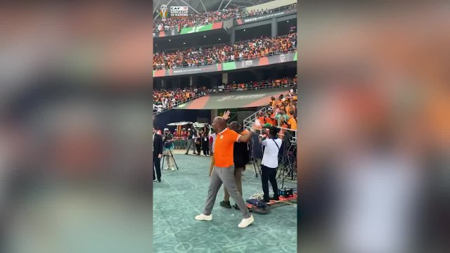 Drogba celebra el pase de Costa de Marfil a la final de la Copa África