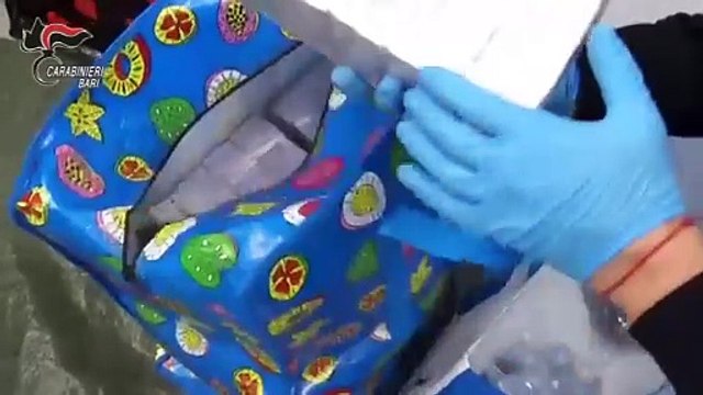 Bari, nascondeva in casa e nel box 90 chili di droga: arrestato 61enne insospettabile