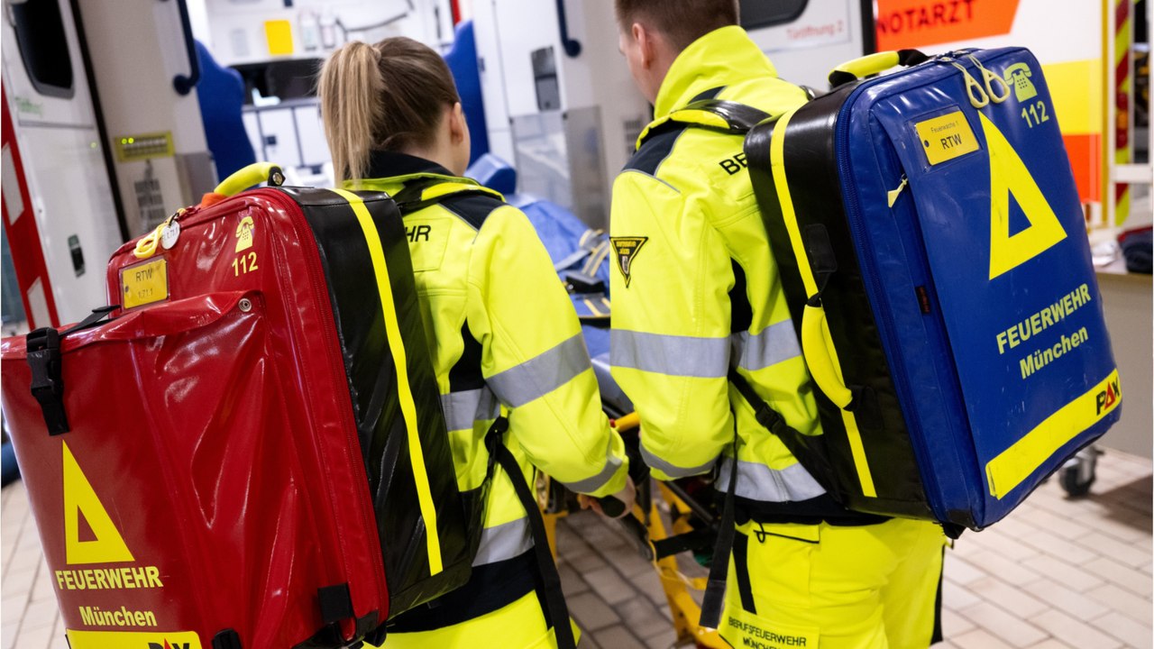 Ein für tot erklärter 80-Jähriger wird im Krankenwagen dank eines Fahrfehlers wieder lebendig