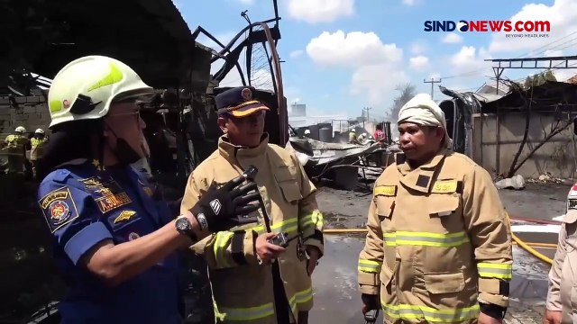 Terjunkan Ratusan Personel, Kebakaran 3 Bangunan di Jakarta Barat Berhasil Dipadamkan