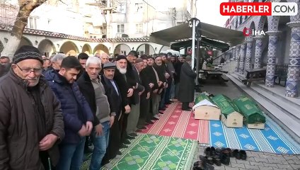 Bursa'da ailesini katleden şahıs adliyeye, katledilen aile ise gözyaşlarıyla toprağa verildi